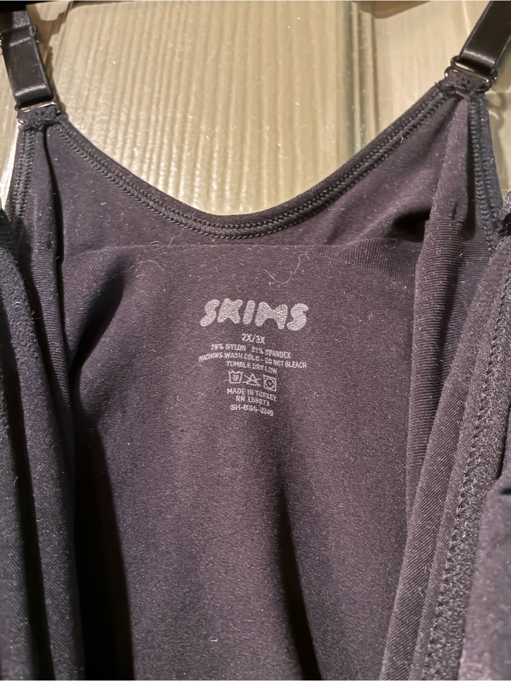 SKIMS Sculpting Bodysuit in BLACK. 2x-3x
WORN JUST ONCE! Like new! - Picture 2 of 4